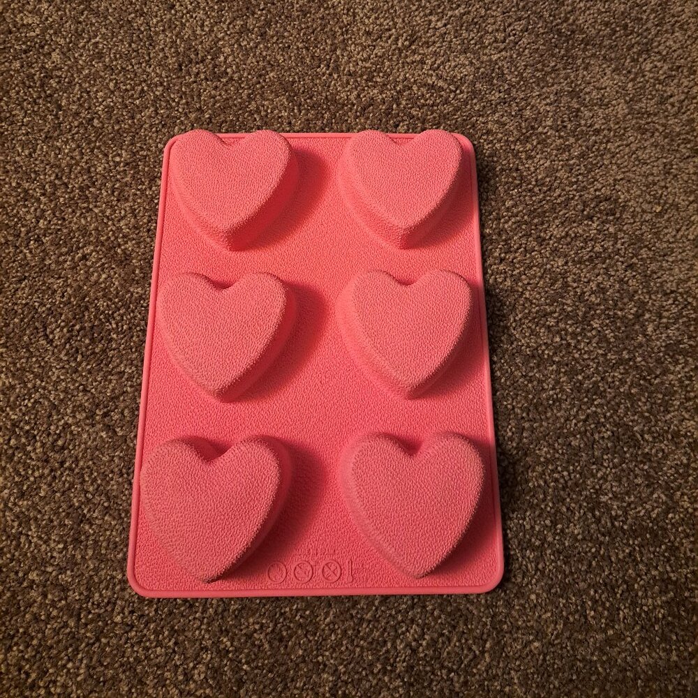 Lékué Pink Heart Shaped Silicone heart baking mold. - Picture 2 of 9